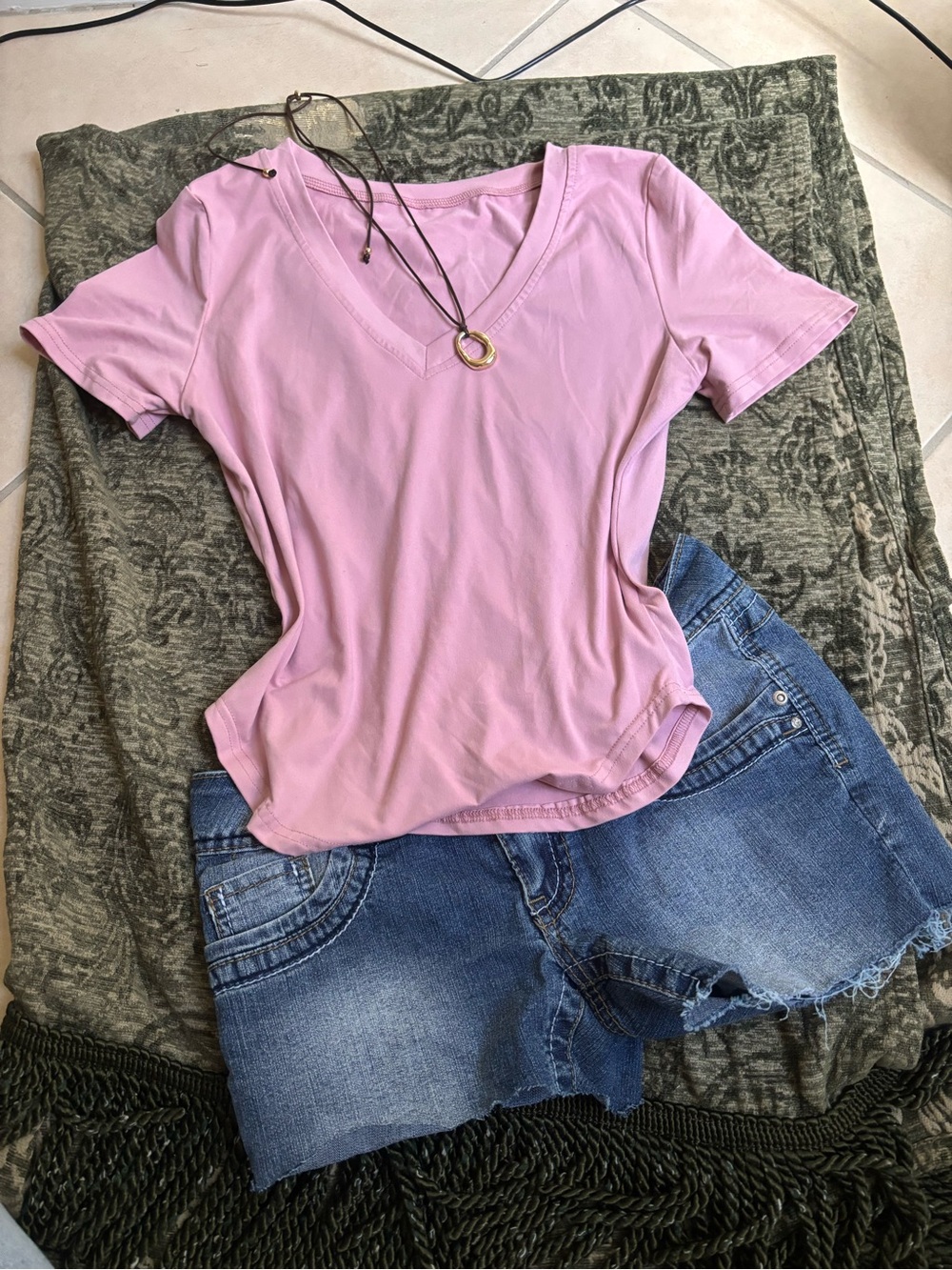 Shein • Women’s V-Neck Short Sleeve Tee in Light Pink